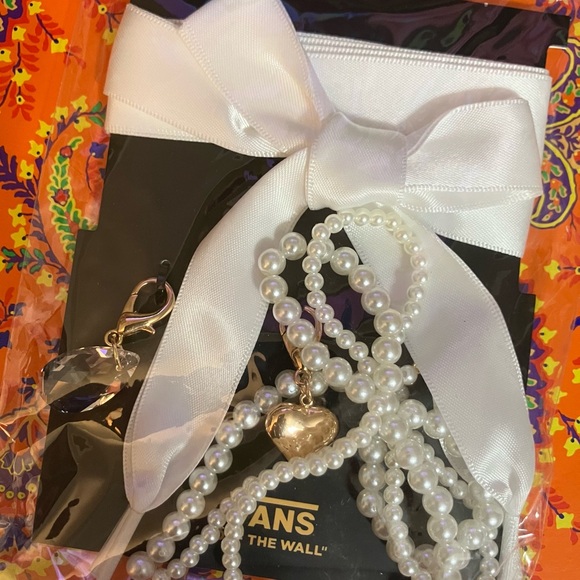 Vans White Pearl and Gold Shoe Jewelry - Picture 1 of 1